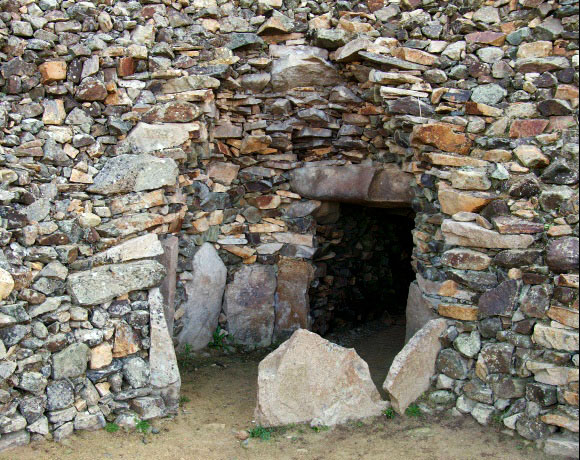 Dolmen im Cairn von Barnenez hintere Seite (Gang D)